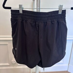 Lululemon Hotty Hot Shorts 4”